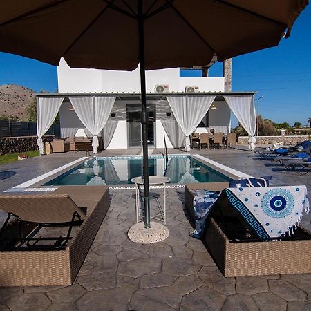 Livis Luxury Villa คิโอตาริ ภายนอก รูปภาพ