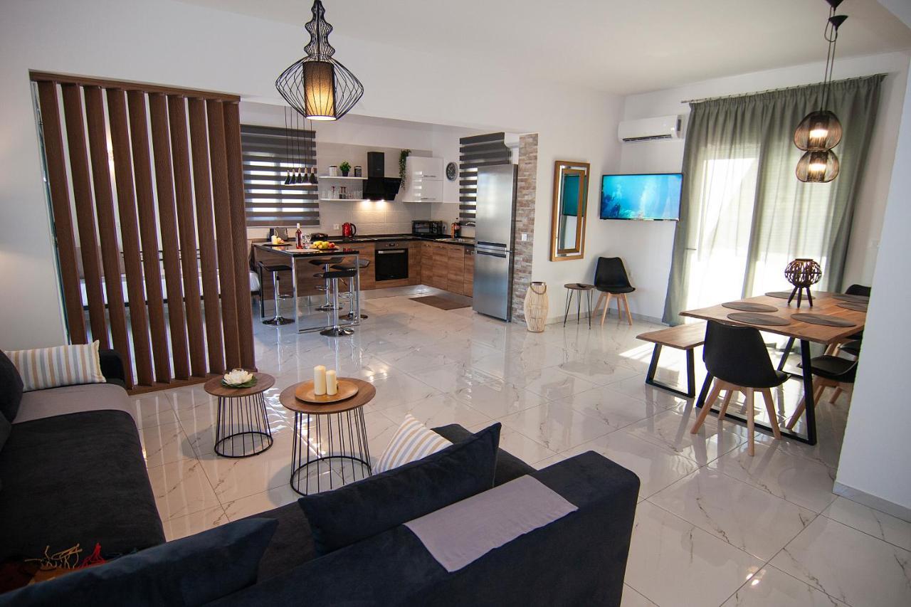 Livis Luxury Villa คิโอตาริ ภายนอก รูปภาพ