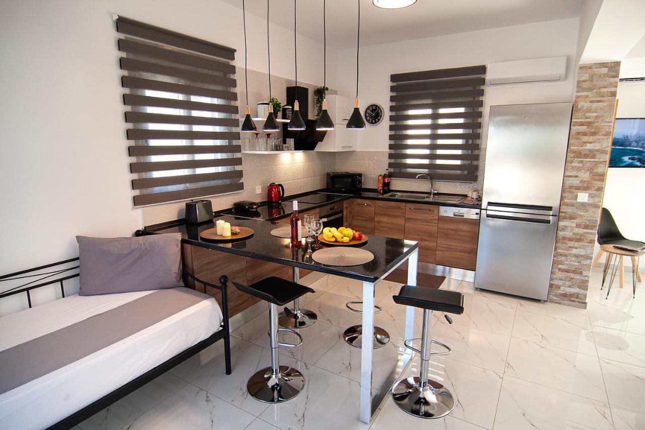 Livis Luxury Villa คิโอตาริ ภายนอก รูปภาพ
