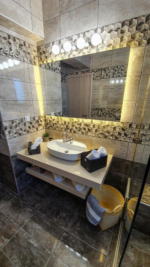 Livis Luxury Villa คิโอตาริ ภายนอก รูปภาพ