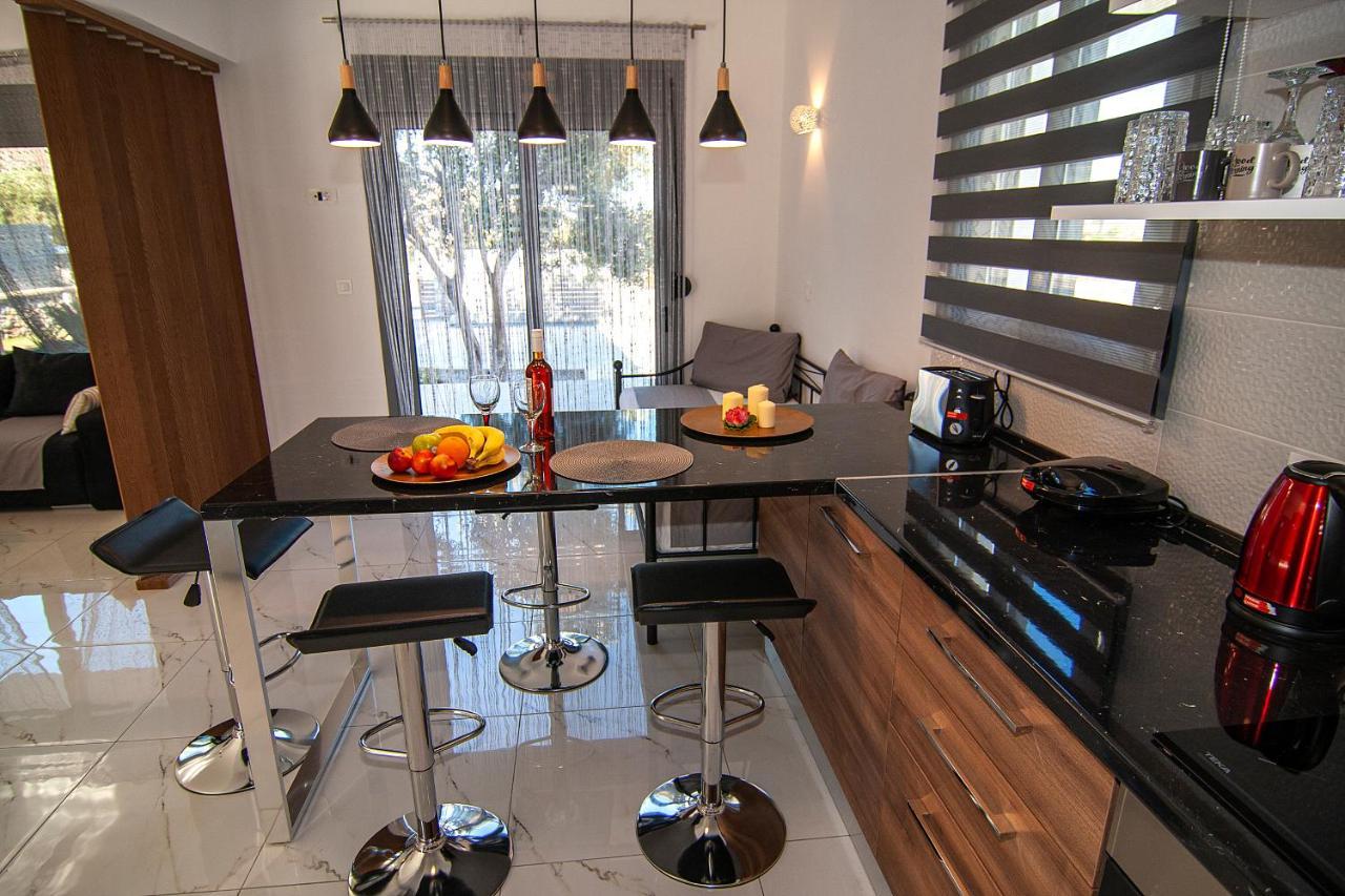 Livis Luxury Villa คิโอตาริ ภายนอก รูปภาพ