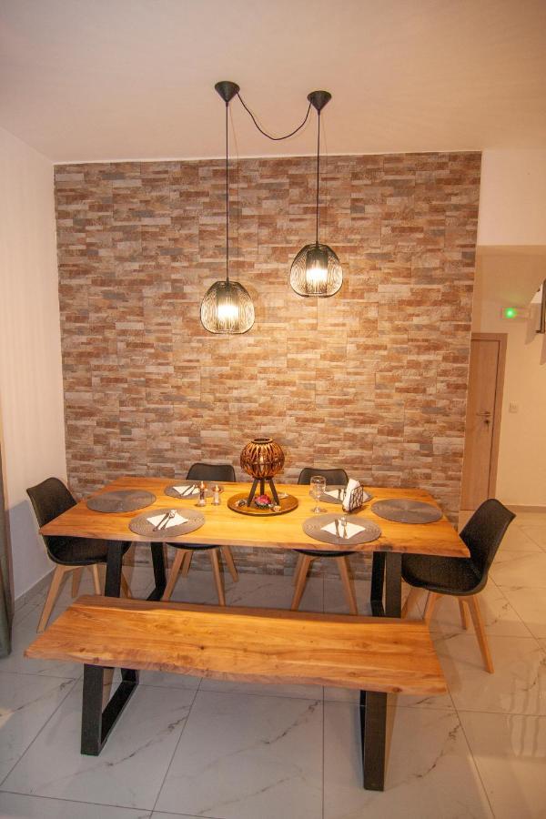 Livis Luxury Villa คิโอตาริ ภายนอก รูปภาพ