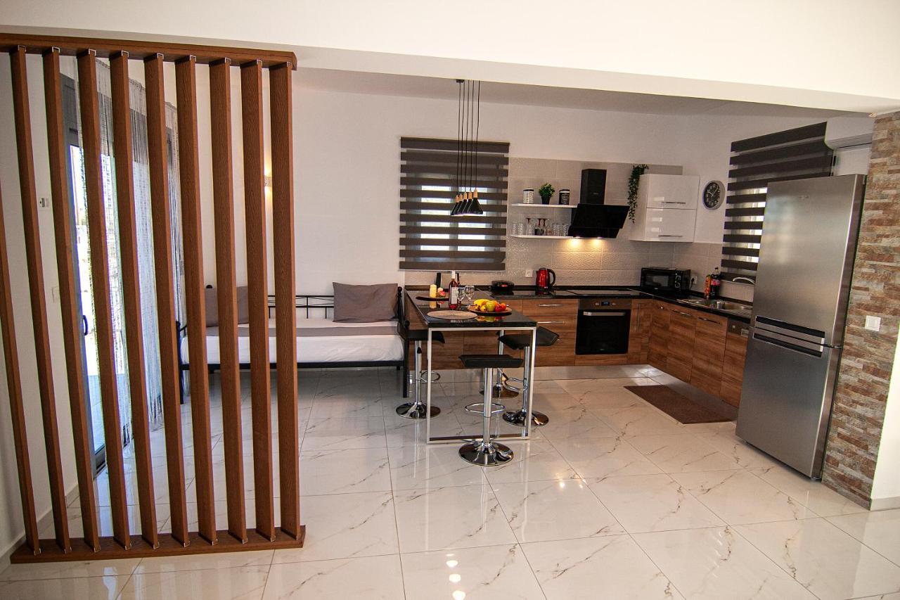 Livis Luxury Villa คิโอตาริ ภายนอก รูปภาพ