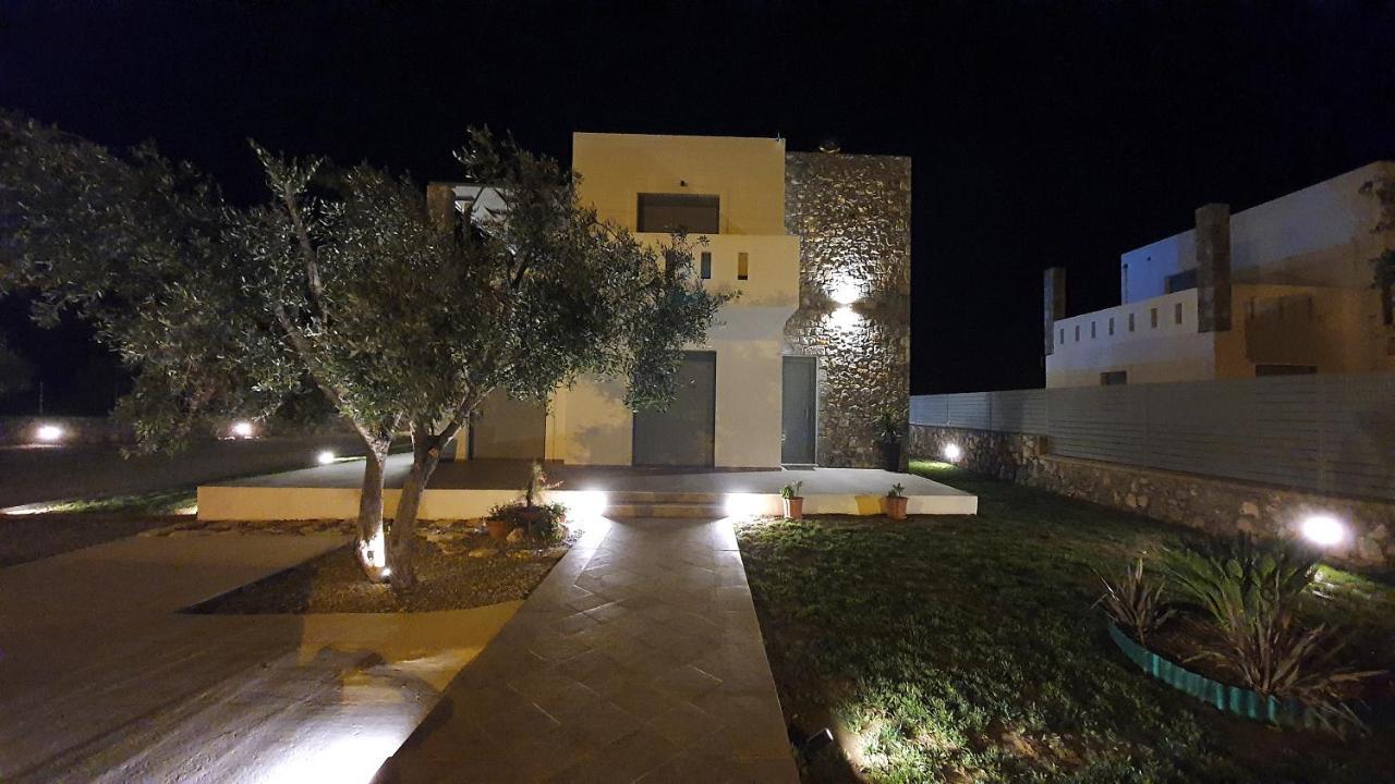 Livis Luxury Villa คิโอตาริ ภายนอก รูปภาพ